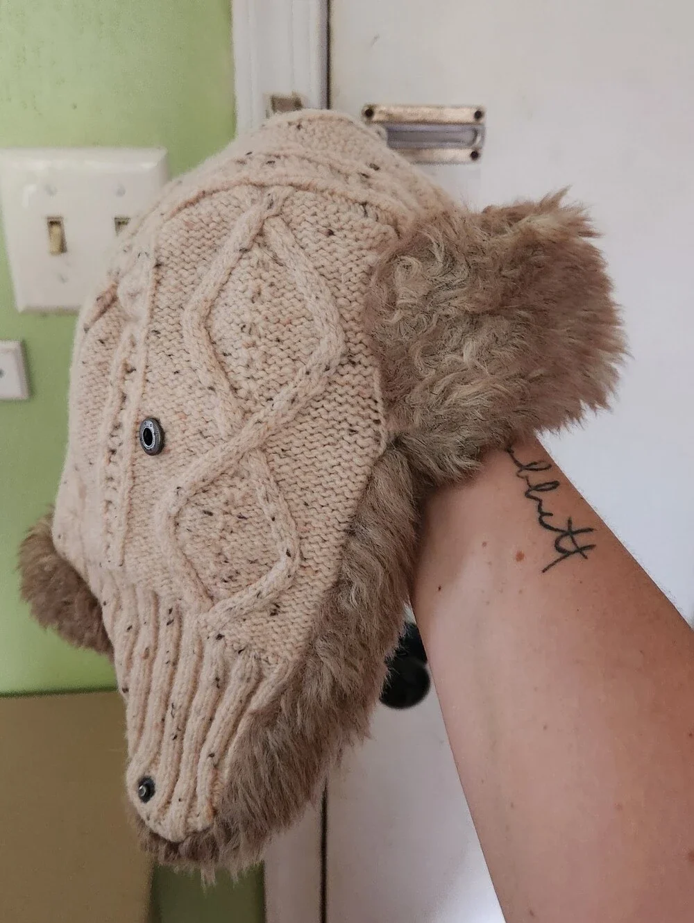 American Eagle Outfitters Cream Knit Faux Fur Trapper Hat